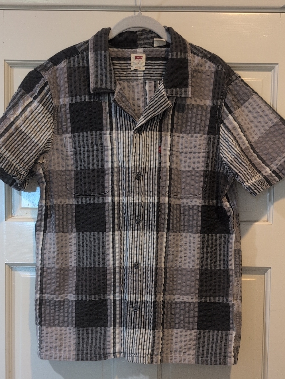 Levi's Men's Black and Gray Plaid Short-Sleeve Button-Down Shirt Textured Small
